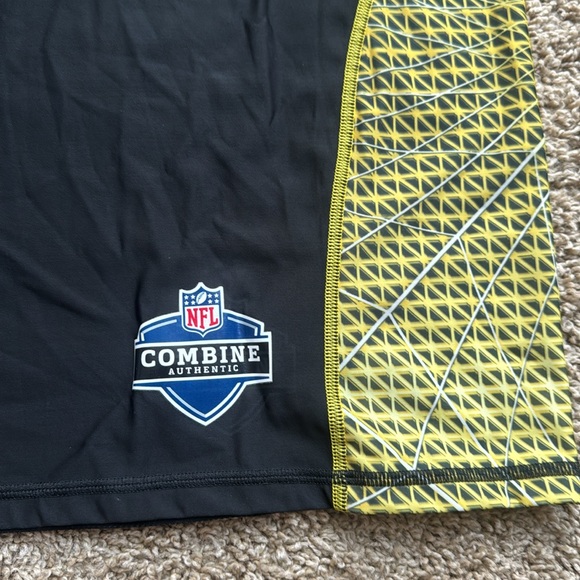 EUC Mens Under Armour NFL Combine Black/Yellow Fitted Performance Shirt Size XXL - Picture 5 of 9
